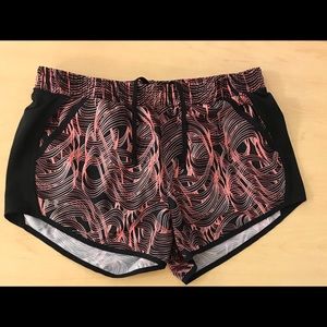 UNDER ARMOUR Women’s Shorts  🌸🌺1 Hour Sale🌺🌸